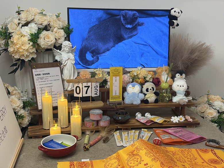 宠物骨灰罐与纪念品